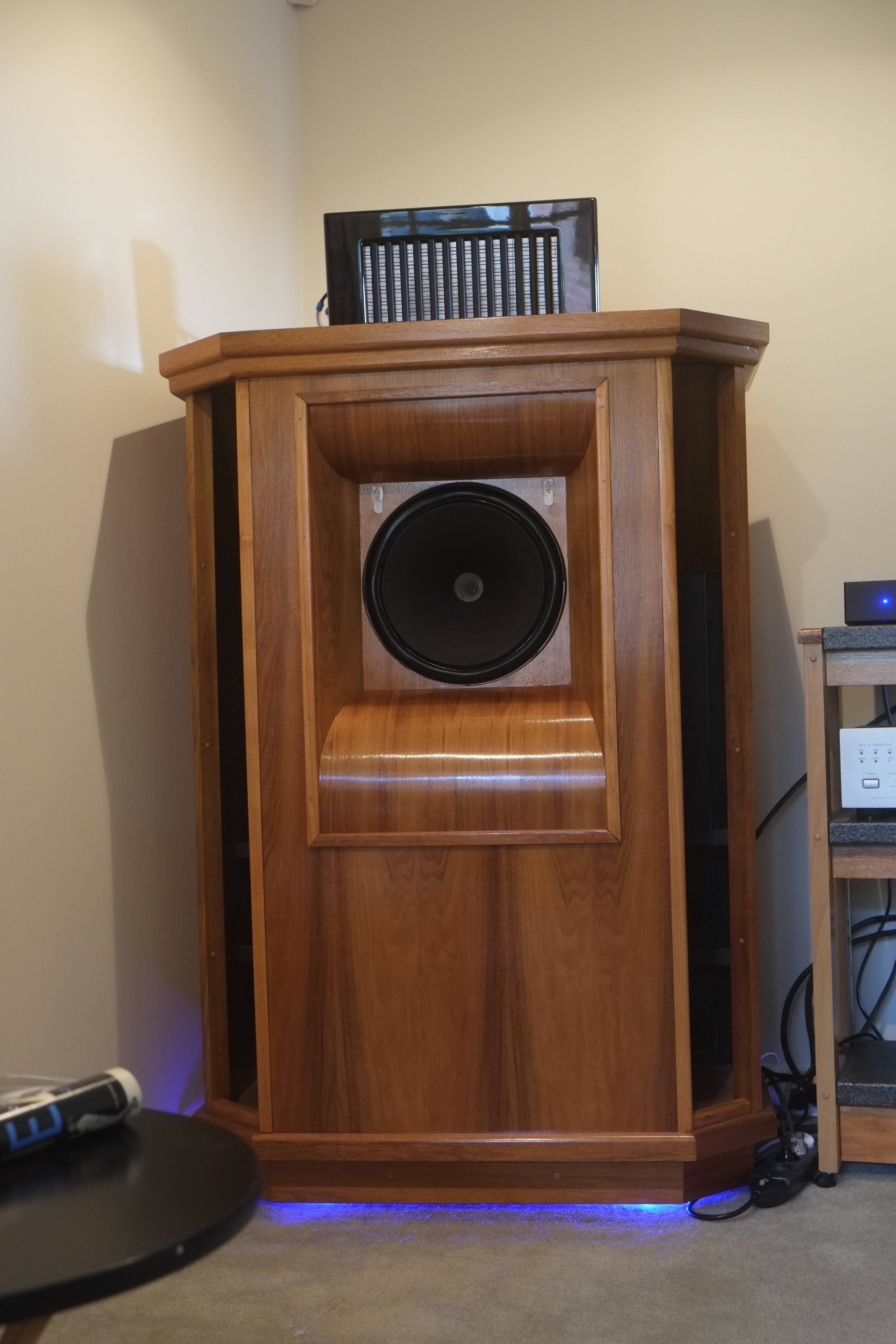 Tannoy gold. Tannoy Gold 8. Tannoy Gold 15. Tannoy Gold 5. Tannoy Monitor Gold 15 (1968).